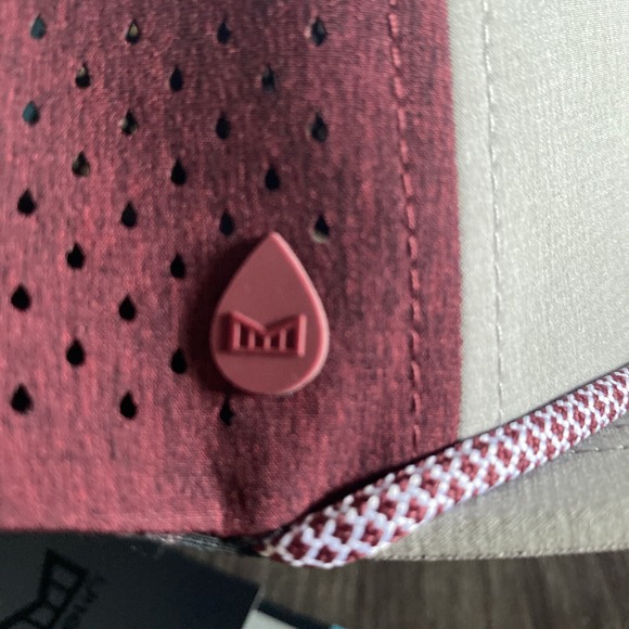 2023‎ MELIN HYDRO CORONADO BRICK GOLF CAP LIGHT GRAY/MAROON CLASSIC - Picture 5 of 9